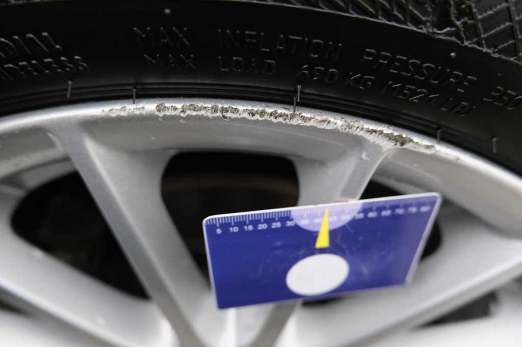 Jaguar XE 2015 photo 11