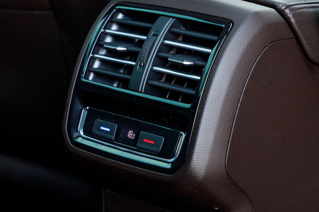 Volkswagen Passat B8 Highline 2015 photo 28