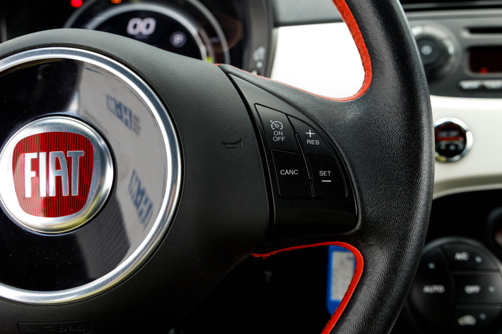 Fiat 500 E 2015 фото 9