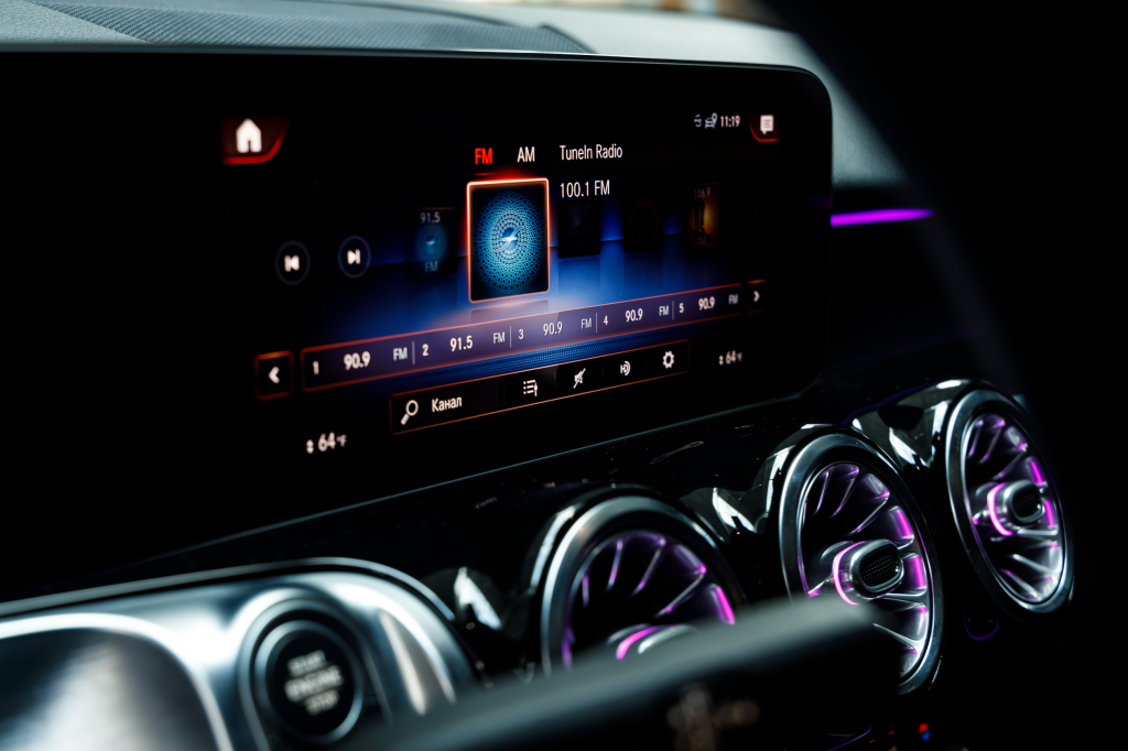 Mercedes-Benz GLB-Class 250 2020 photo 26