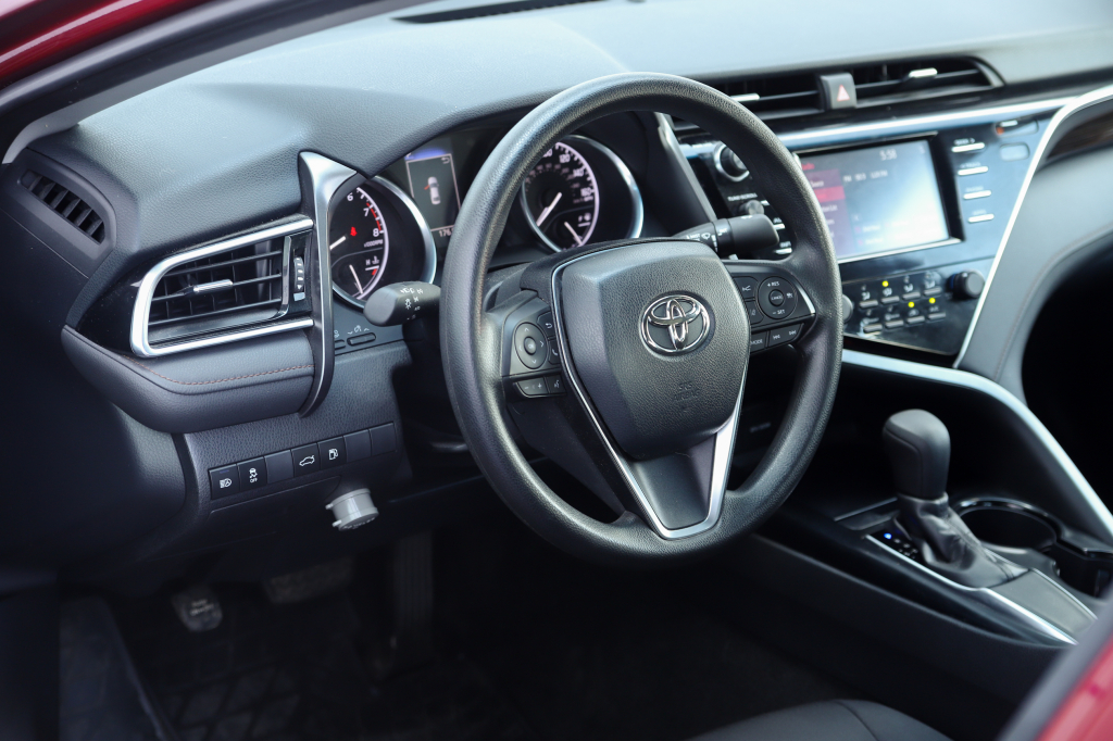 Toyota Camry LE 2017 photo 18