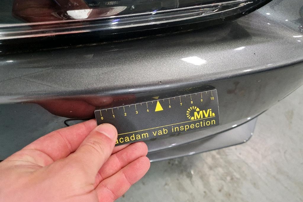 Jaguar XE 2016 photo 21