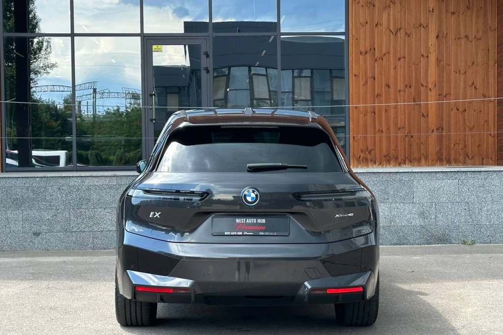 BMW iX xDrive40 2022 фото BMW iX xDrive40 2022 фото 5