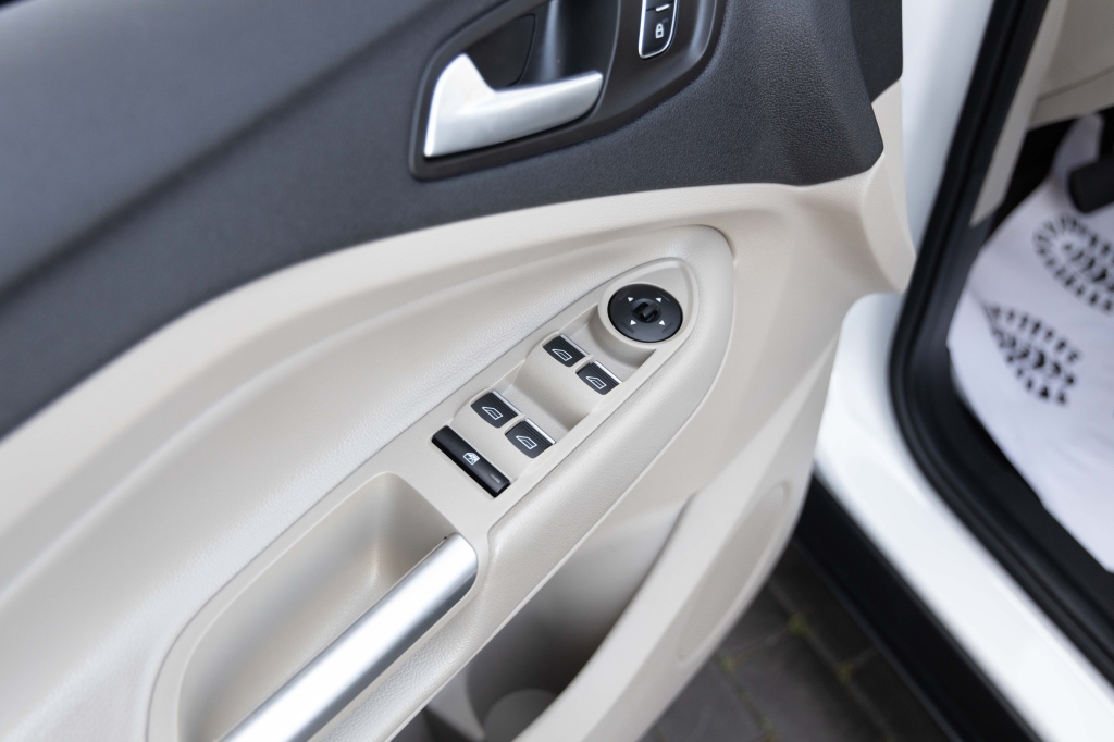 Ford Escape SEL 2019 фото 14