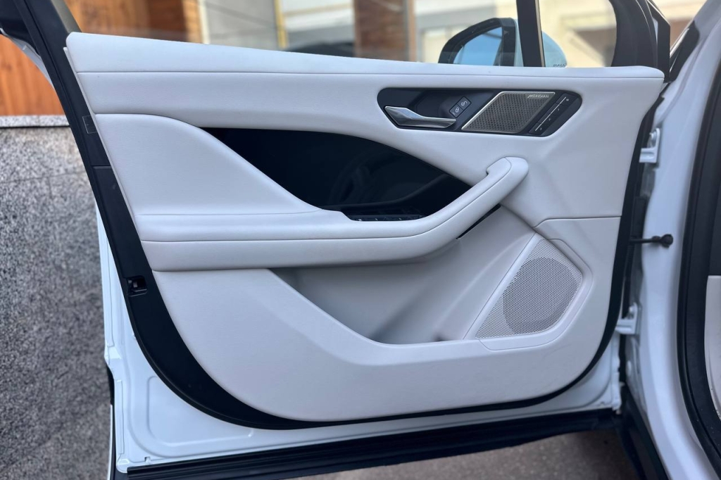 Jaguar I-Pace EV400 90kWh AWD 2018 photo 7