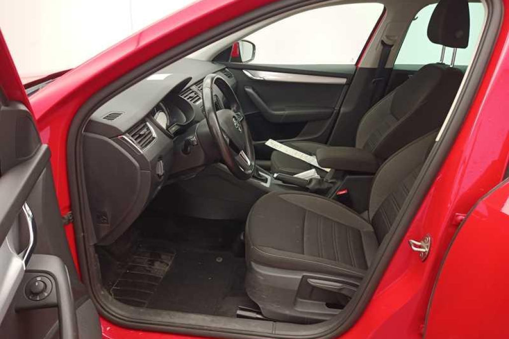 Skoda Octavia Combi 2018 фото 5