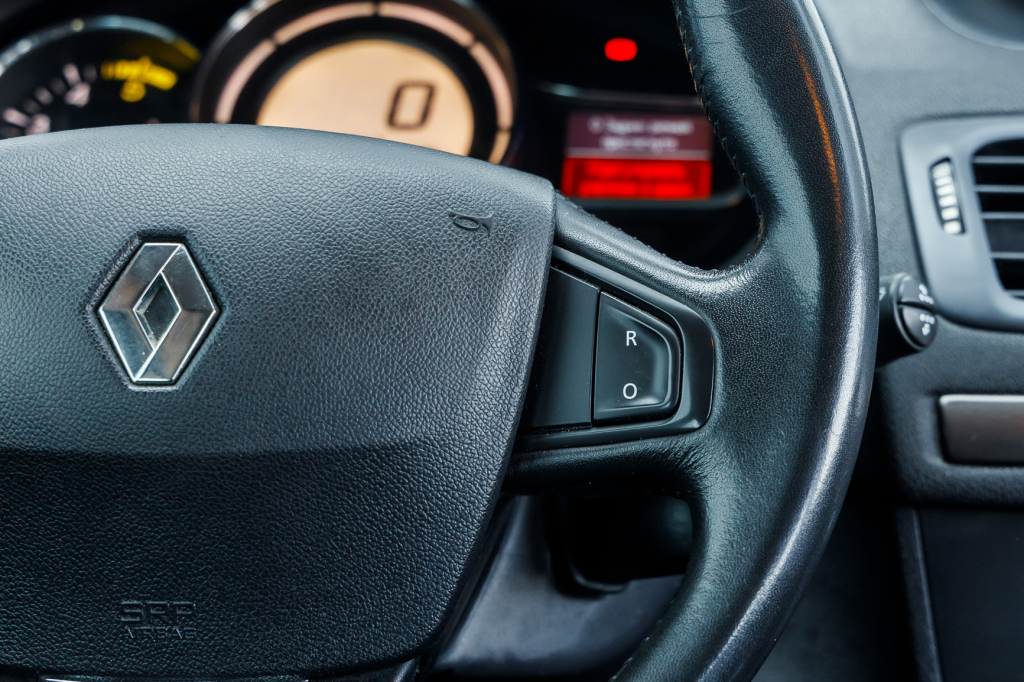 Renault Megane 2015 фото 11