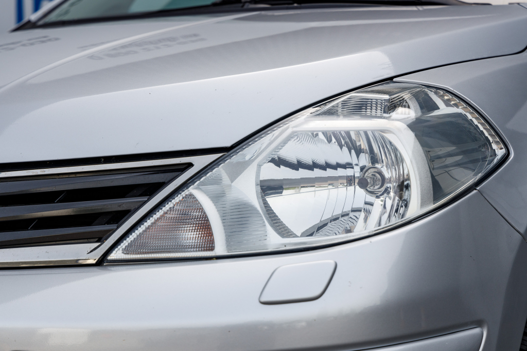 Nissan TIIDA 2010 photo 6