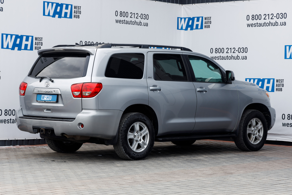 Toyota Sequoia SR5 2012 фото 3