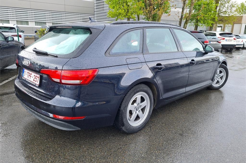 Audi A4 Avant 2018 фото 2