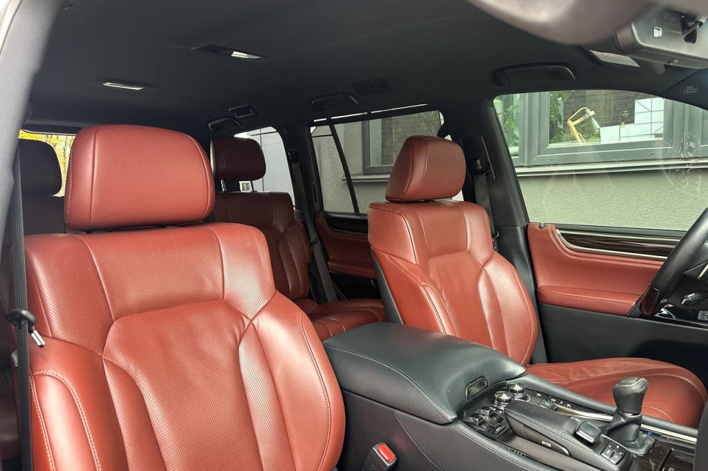 Lexus LX 450 2019 фото Lexus LX 450 2019 фото 14