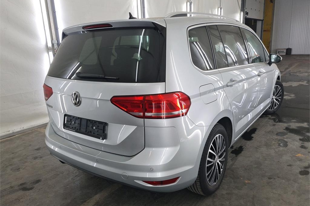 Volkswagen Touran 2020 photo 1