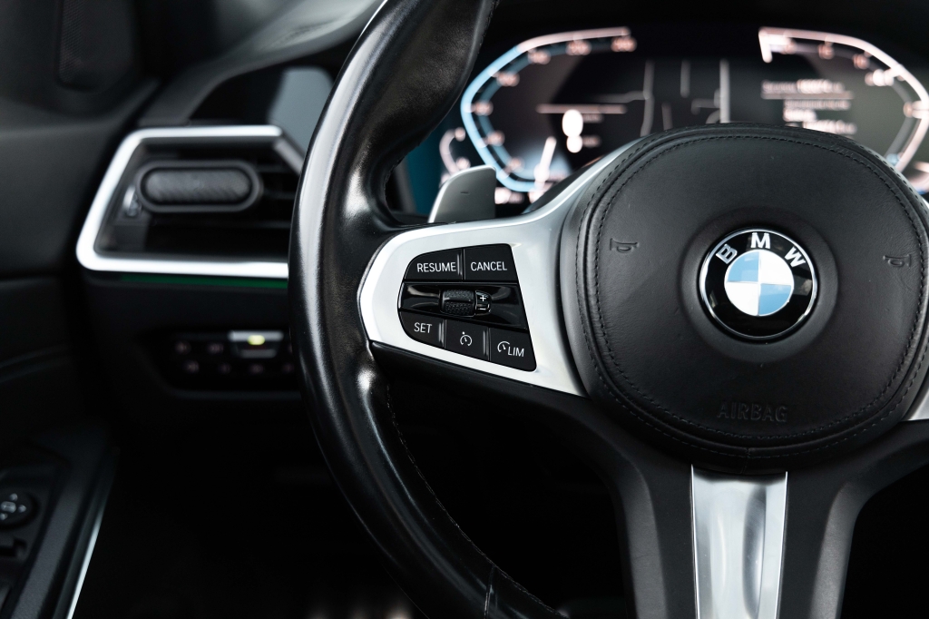 BMW 3 Series 320d 2019 фото BMW 3 Series 320d 2019 фото 16
