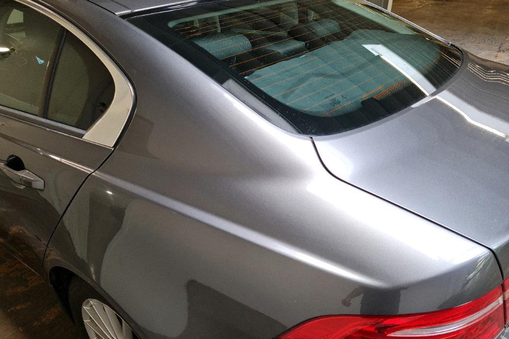 Jaguar XE 2016 photo 17