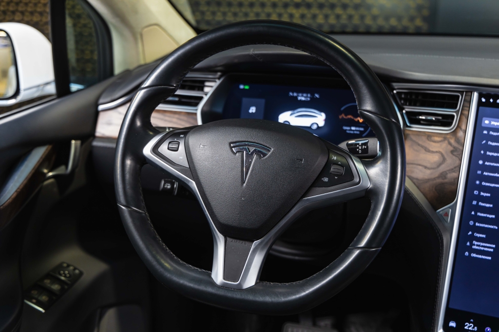 Tesla Model X 75D 2017 фото Tesla Model X 75D 2017 фото 22
