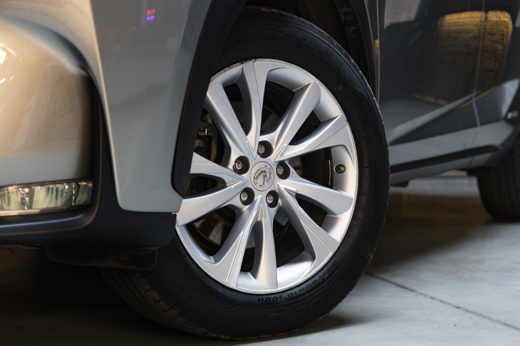 Lexus NX 300H 2016 фото Lexus NX 300H 2016 фото 13