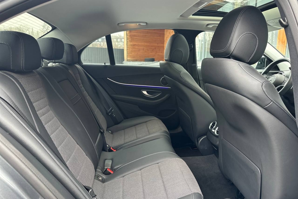 Mercedes-Benz E 300 2021 фото 18