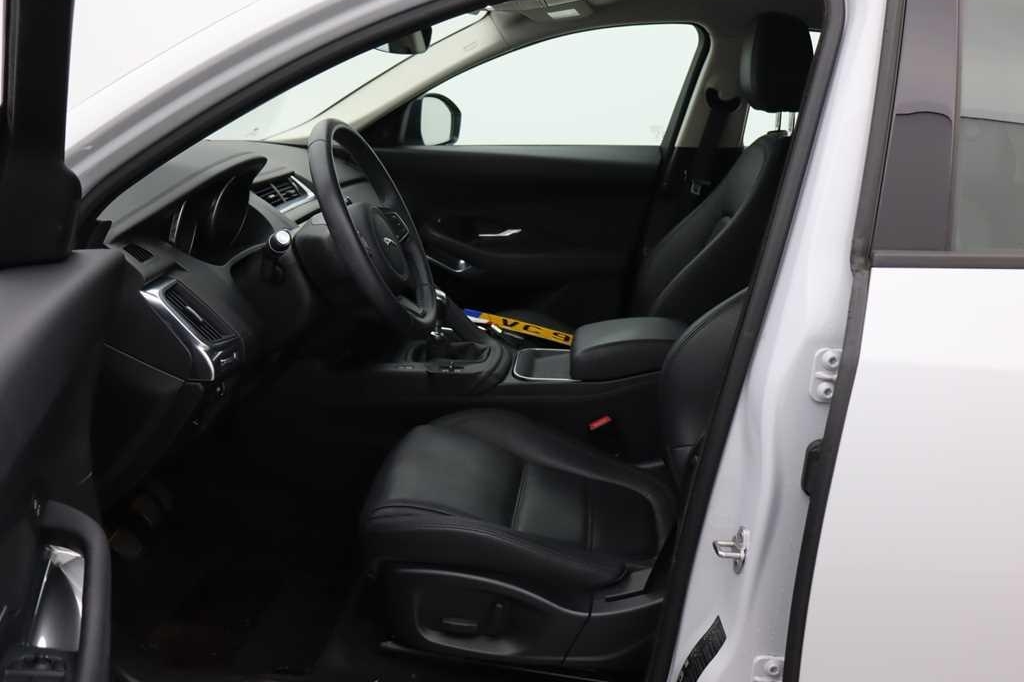 Jaguar E-Pace 2018 photo 5