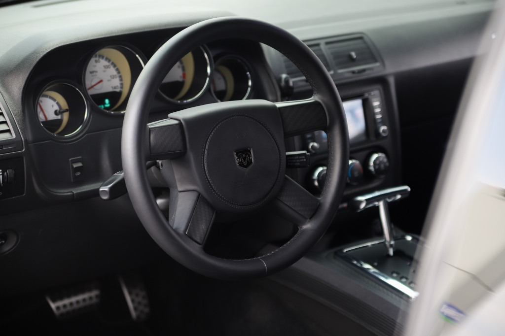 Dodge Challenger SE 2010 photo 45