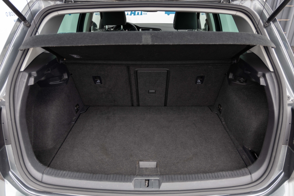 Volkswagen e-Golf 2018 фото Volkswagen e-Golf 2018 фото 26