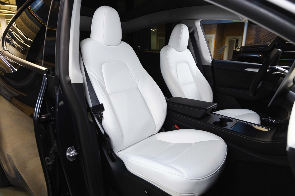 Tesla Model Y Long Range 2024 фото Tesla Model Y Long Range 2024 фото 35