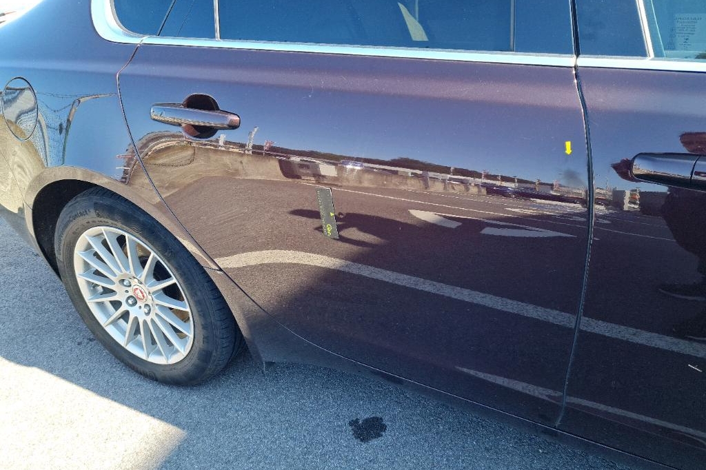 Jaguar XF 2018 фото 11