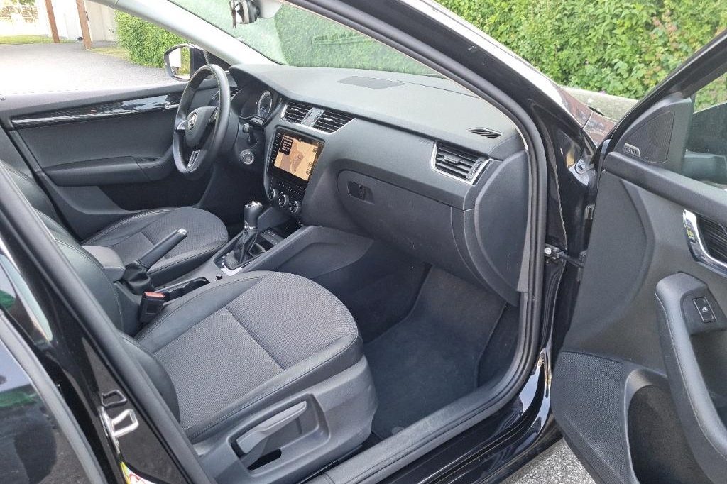 Skoda Octavia Combi 2018 photo 32