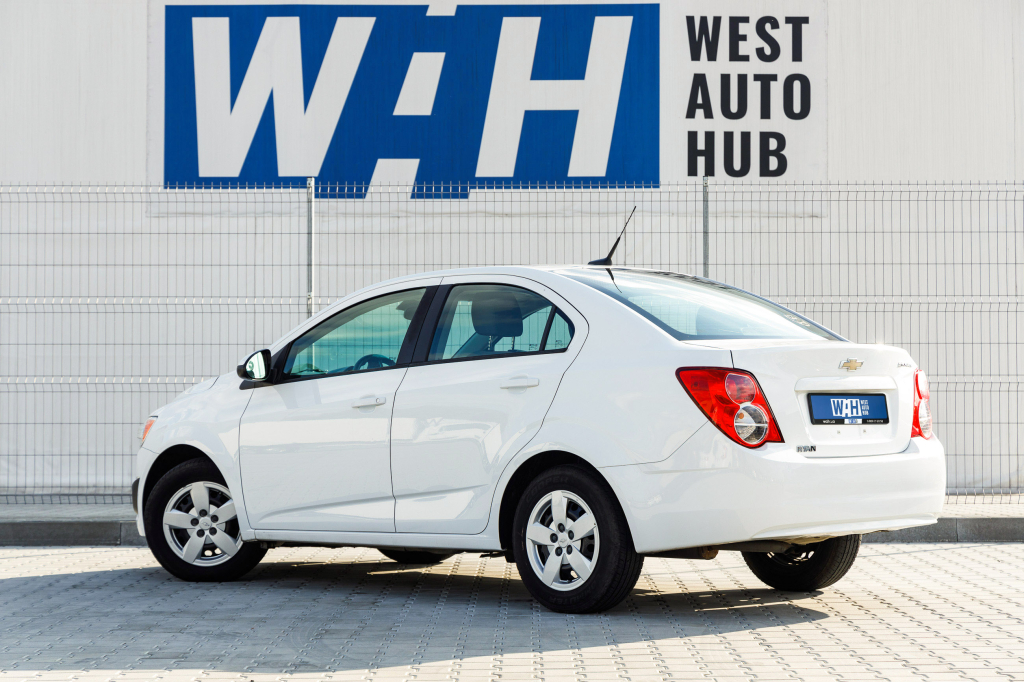 Chevrolet Sonic LS 2013 фото 1