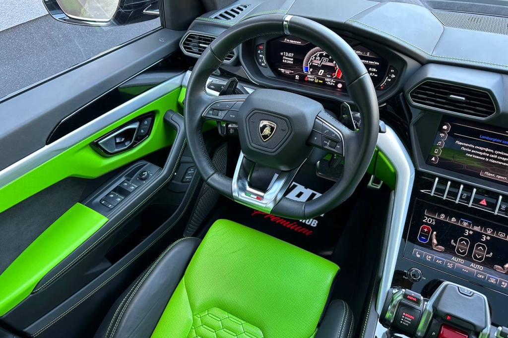 Lamborghini Urus 2019 фото Lamborghini Urus 2019 фото 23