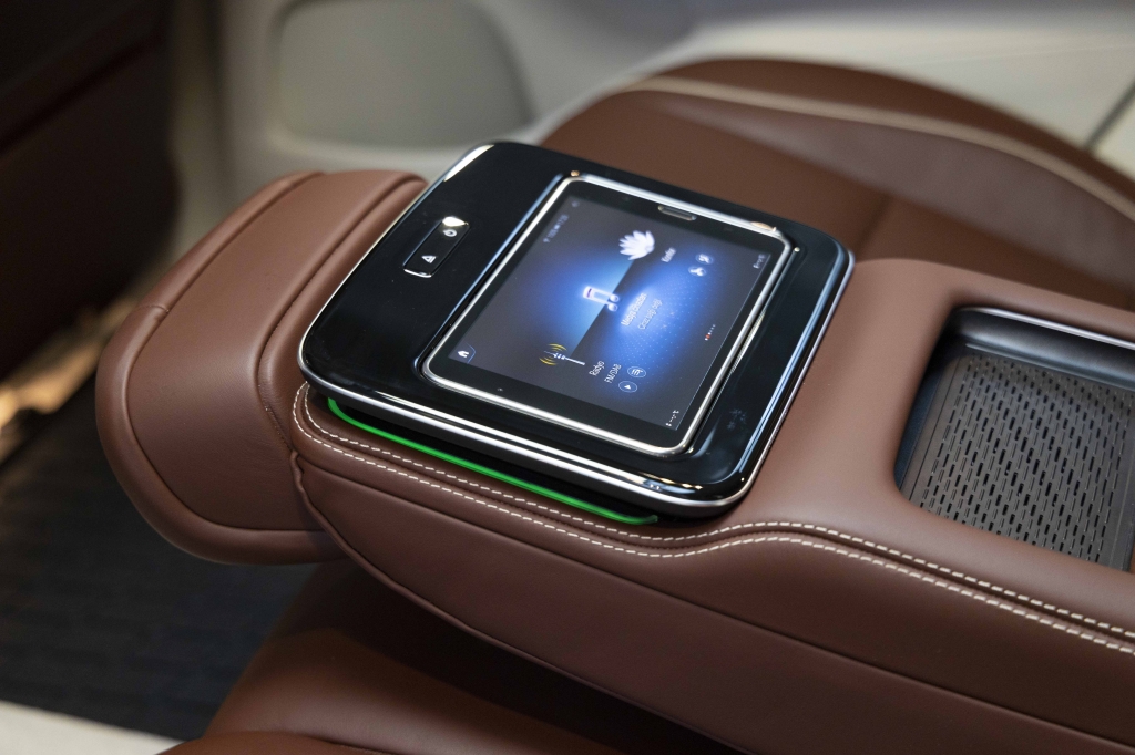 Mercedes-Benz Maybach GLS 600 2022 photo 54