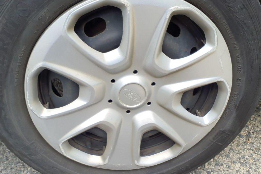 Ford Transit Courier 2016 фото 10