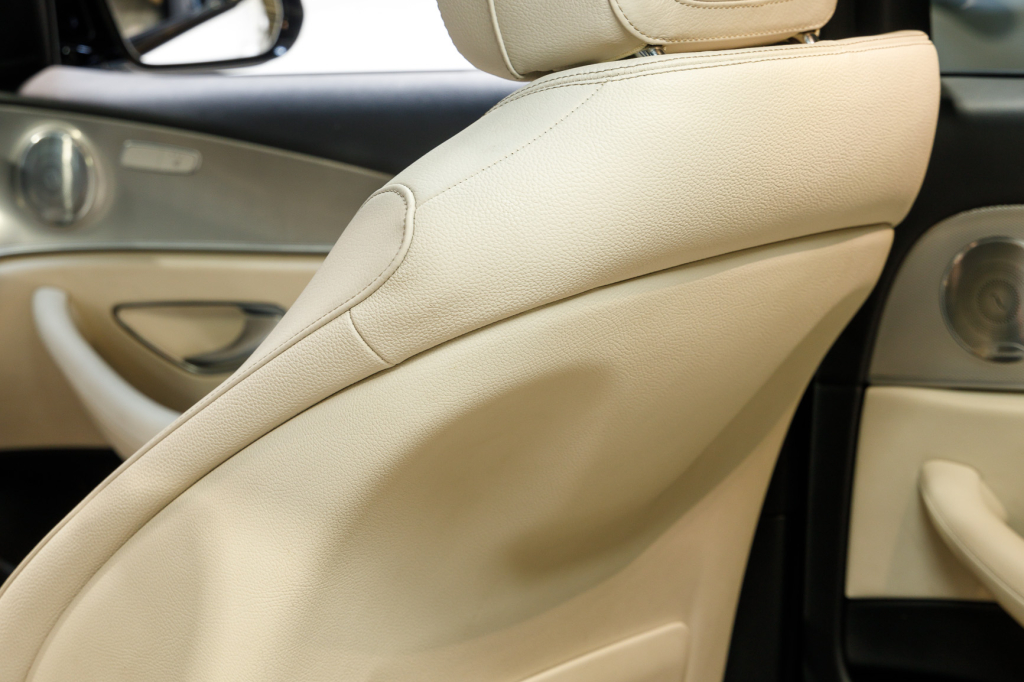 Mercedes-Benz E 200 4Matic AMG Line photo 34