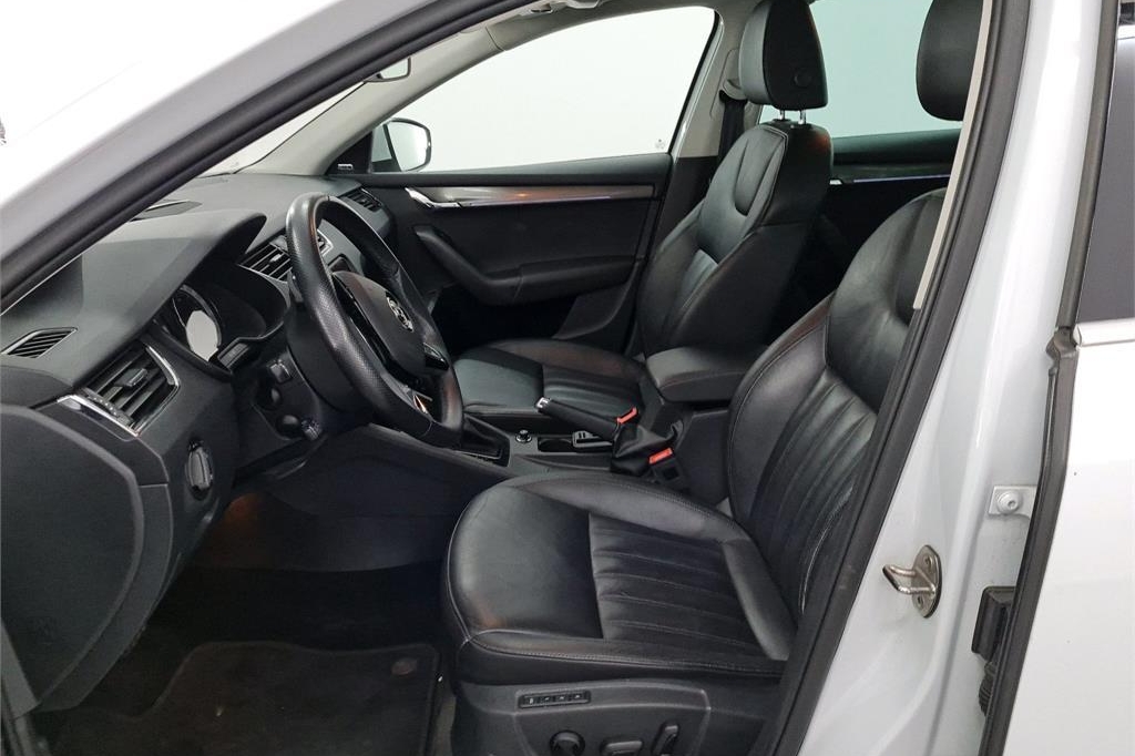 Skoda Octavia Combi 2018 photo 2