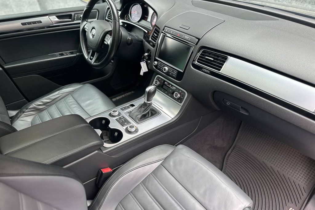 Volkswagen Touareg R-line 2015 фото Volkswagen Touareg R-line 2015 фото 11