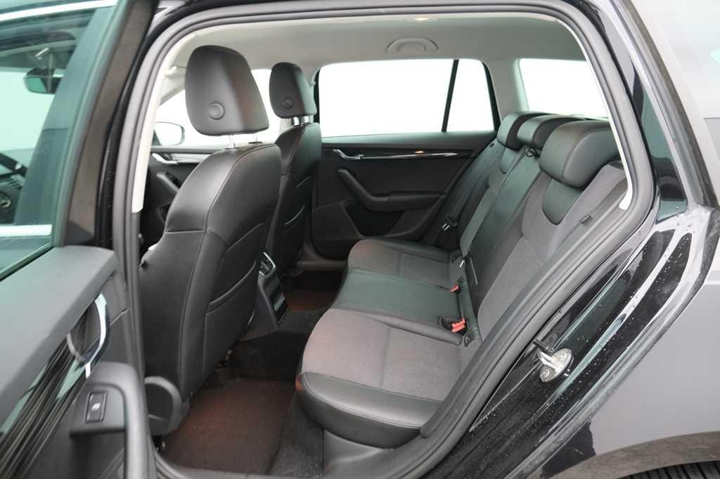 Skoda Octavia Combi 2017 фото 2