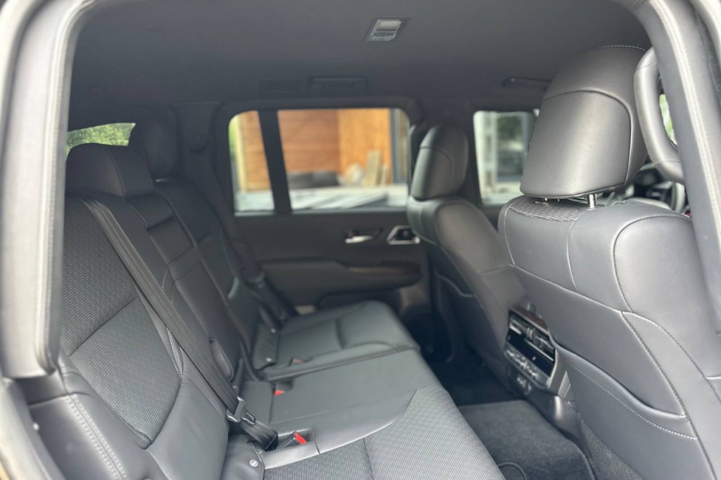 Toyota Land Cruiser 300 VX BR6 Armor 2022 фото Toyota Land Cruiser 300 VX BR6 Armor 2022 фото 17