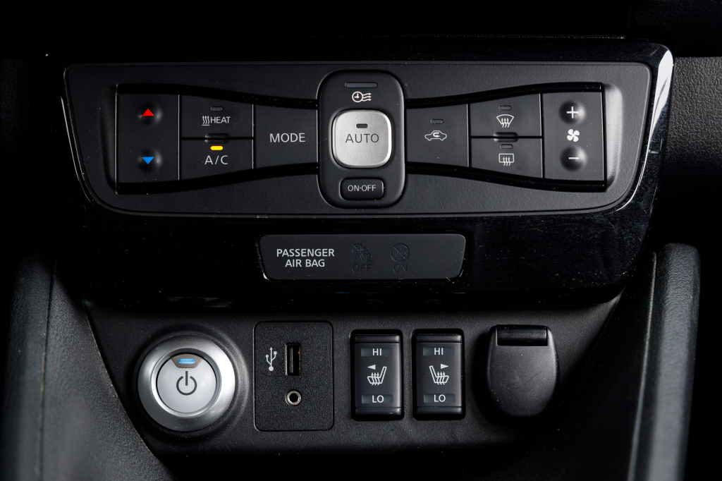 Nissan Leaf 2017 фото 22