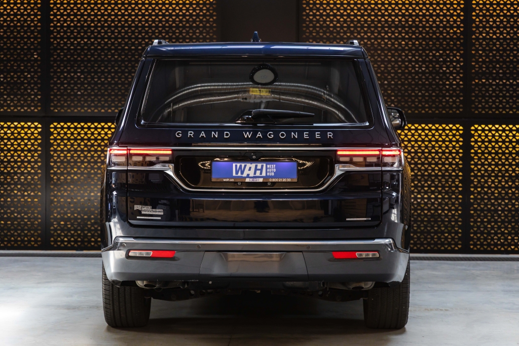 Jeep Grand Wagoneer 2022 фото Jeep Grand Wagoneer 2022 фото 8