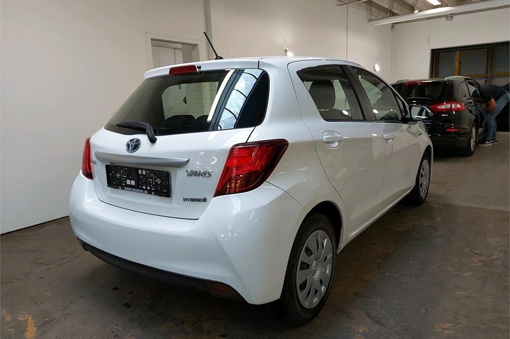 Toyota Yaris 2016 photo 2
