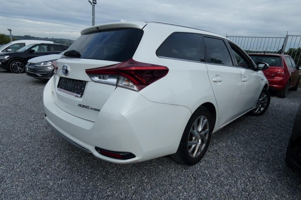 Toyota Auris 2016 фото 6