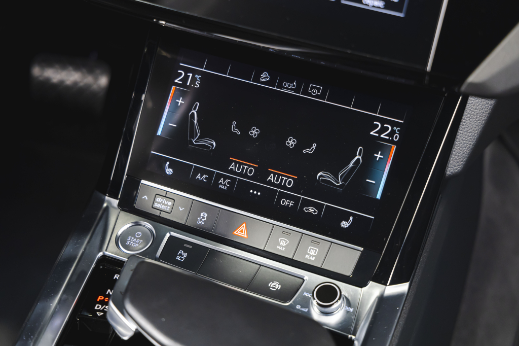 Audi e-tron 2020 photo 34