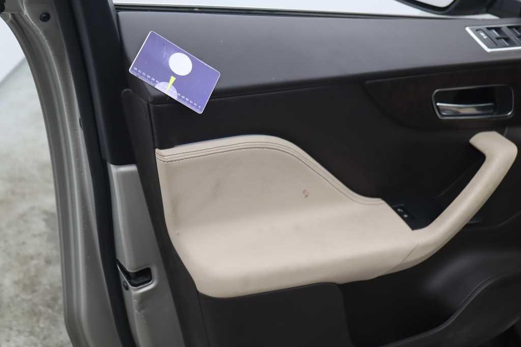 Jaguar F-Pace 2016 фото 30