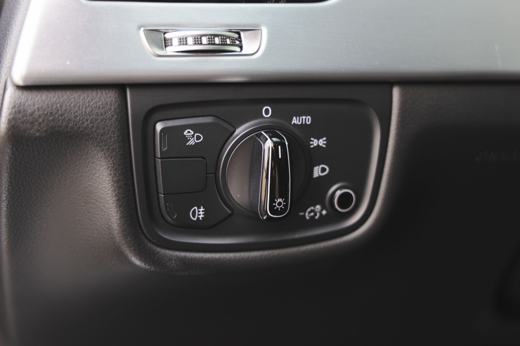 Audi A8 2015 photo 16