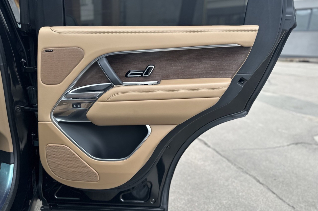 Land Rover Range Rover P440 AT 2022 photo 14