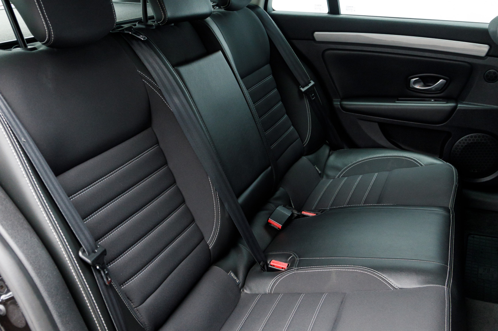 Renault Laguna III 2011 фото 21