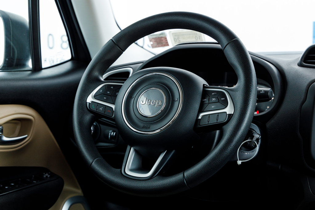 Jeep Renegade Sport 4x4 2015 photo 28