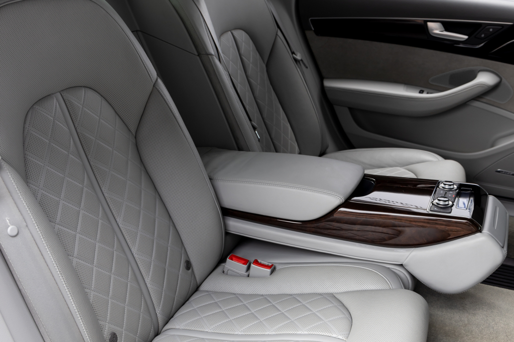 Audi A8 2014 photo 3