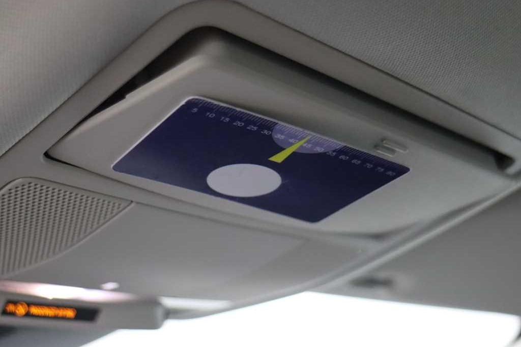 Jaguar XE 2015 photo 31