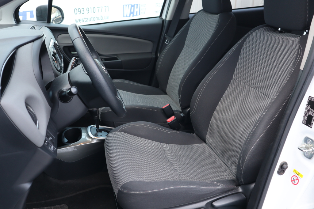 Toyota Yaris photo 12