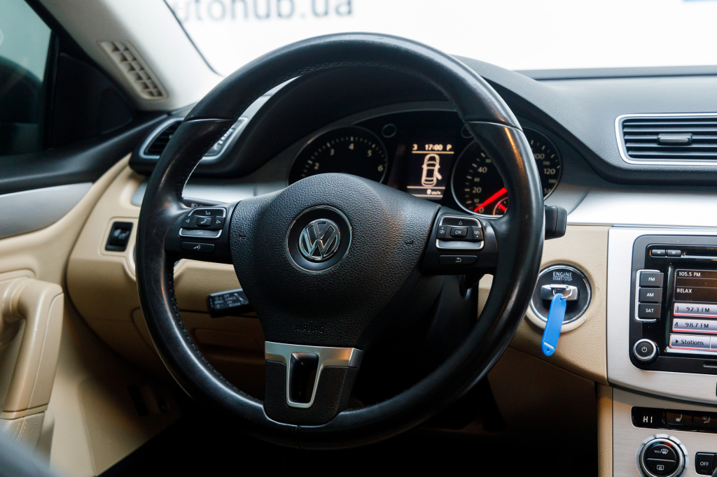Volkswagen CC 2012 photo 12